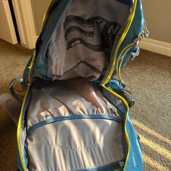 Deuter Futura 24 Litre Backpack (Teal colour) - Picture 4 of 6